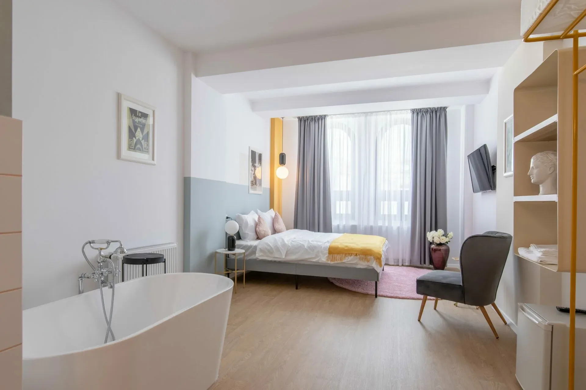 Loft cu lumină naturală